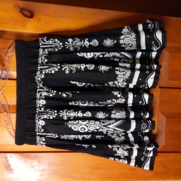 Ladies circle skirt w/ bling bling, elastic waist, satin lining. Black and white - Picture 1 of 5